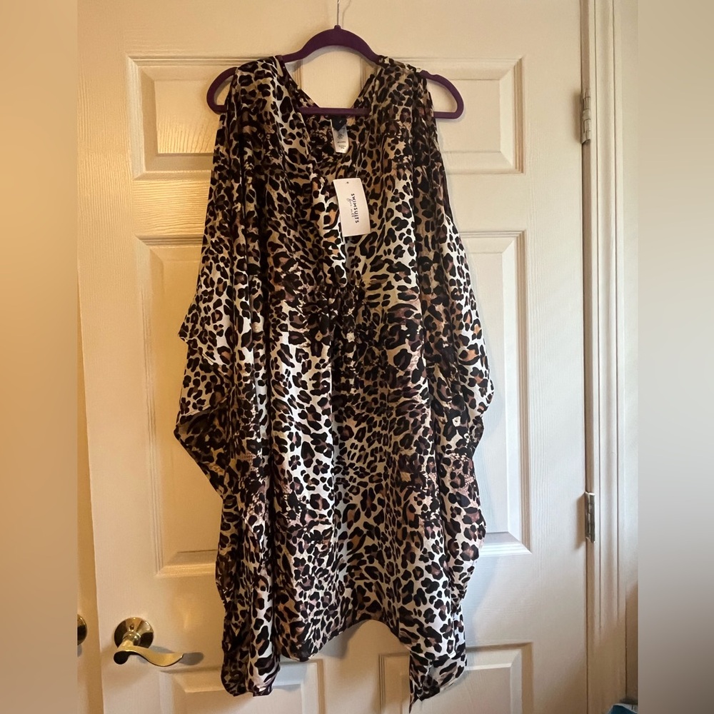 New with tags Cold shoulder Caftan  style Coverup